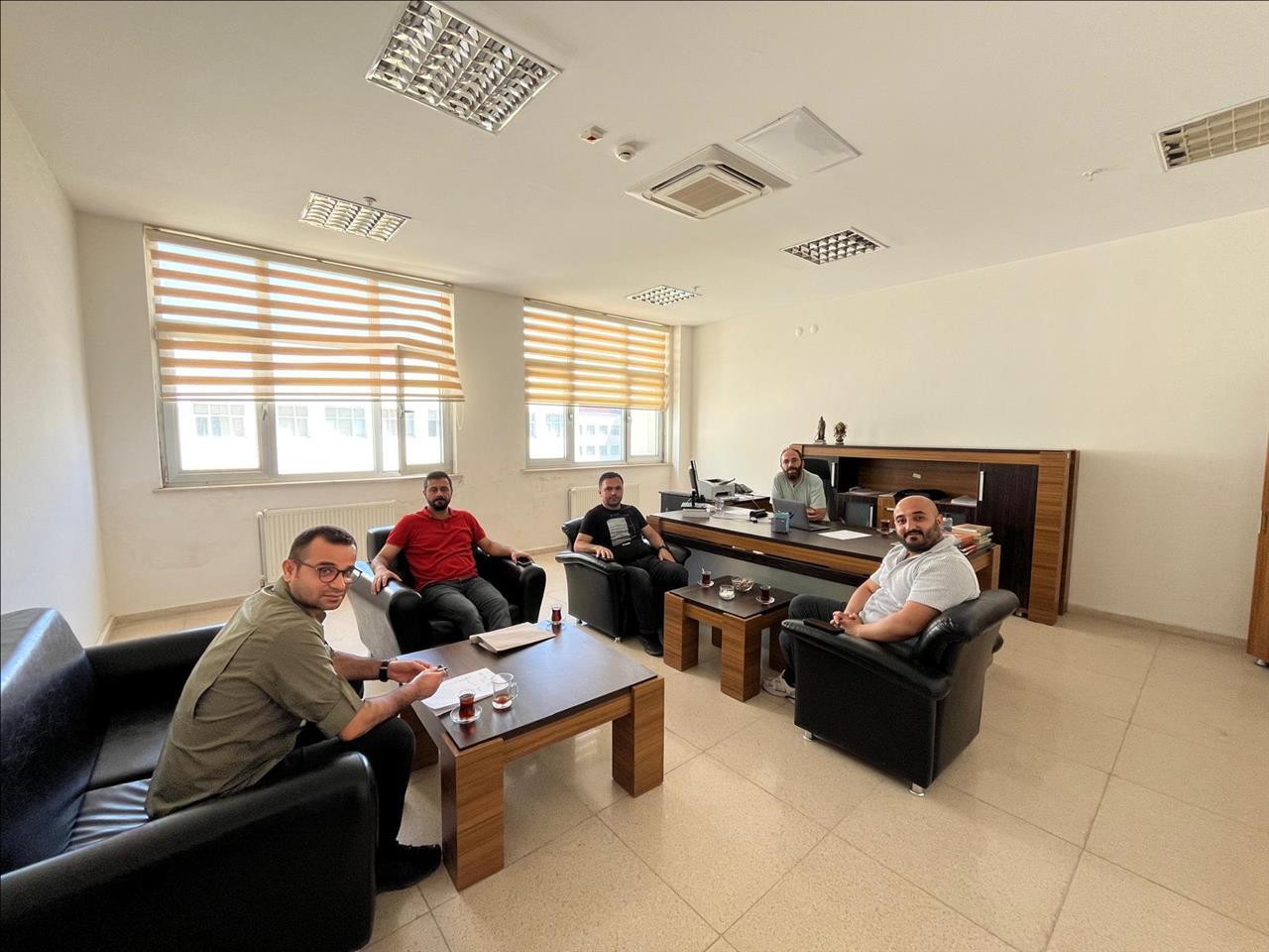 fakultemiz-web-sayfalarinin-hazirligina-yonelik-toplanti-gerceklestirildi