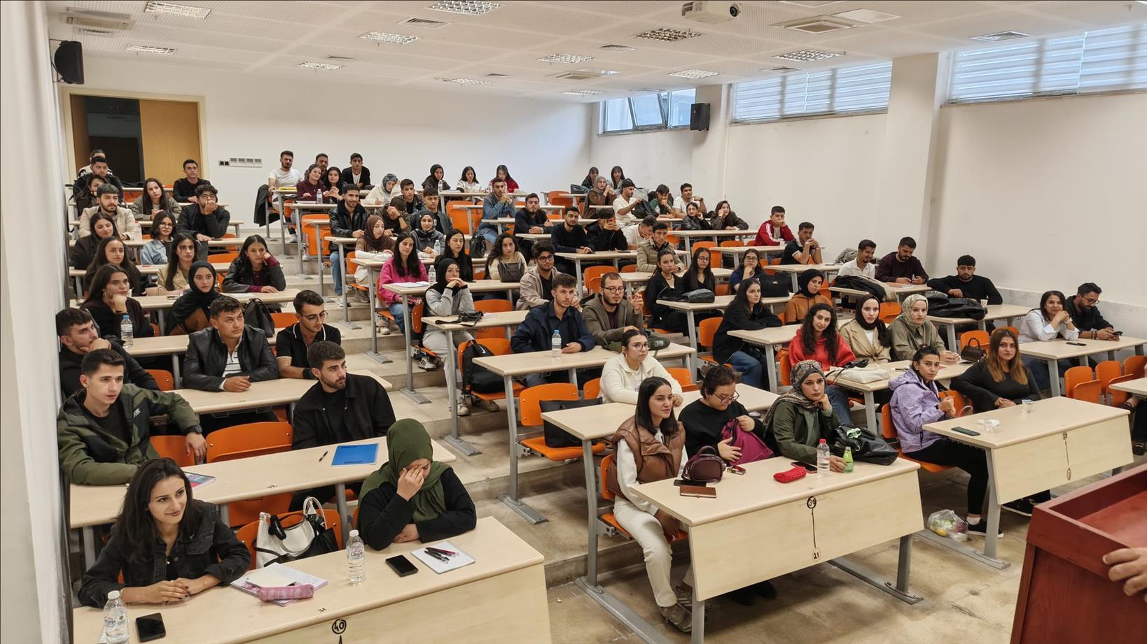iibf-2026-2027-egitim-ogretim-yili-1-sinif-ogrencilerine-yonelik-oryantasyon-programi-gerceklestiri