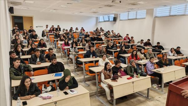 iibf-2026-2027-egitim-ogretim-yili-1-sinif-ogrencilerine-yonelik-oryantasyon-programi-gerceklestiri